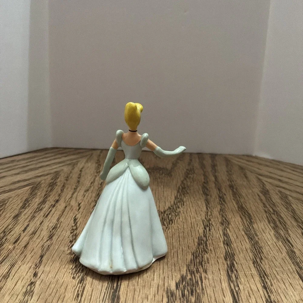 Disney Princess Cinderella PVC Figure Cake Topper‎ Disney Store